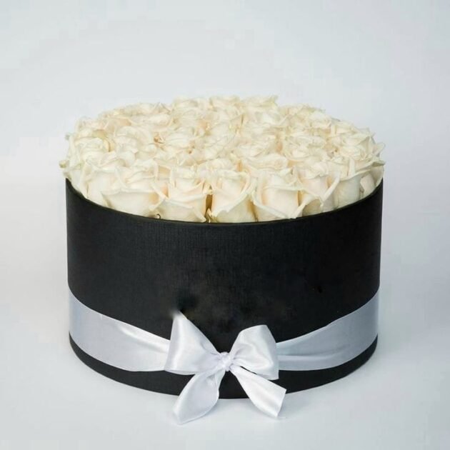 Grandeur White Roses Box