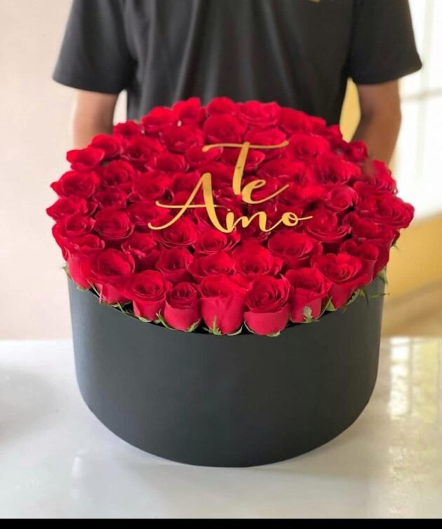 Grandeur Red Roses Box - Image 2