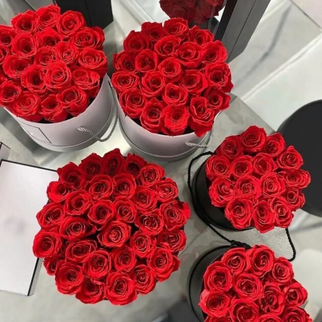 Grandeur Red Roses Box - Image 3