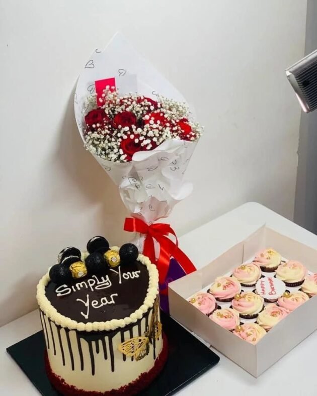 CUPCAKE - Choc, Red velvet or Vanilla - Image 2