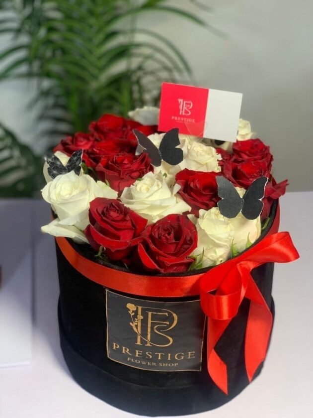 Flower Aura Mixed Roses Box
