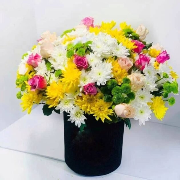 Avalanche Box of Roses Chrysanthemums - Image 7
