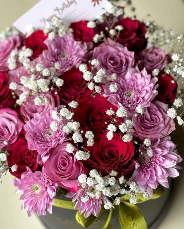 Avalanche Box of Roses Chrysanthemums - Image 5