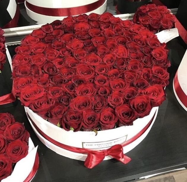 Grandeur Red Roses Box - Image 5