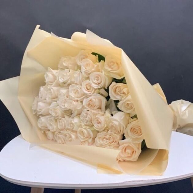 Grandeur White Roses Bouquet - Image 4
